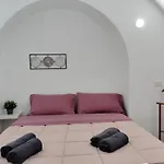 Maya's 3 *